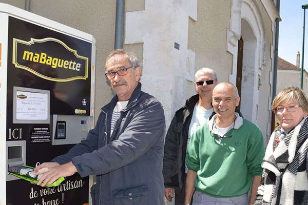Distribureur-de-baguettes-de-pain-saint-priest-les-fougeres Distributeur de baguettes installé à Saint-Priest-Les-Fougères