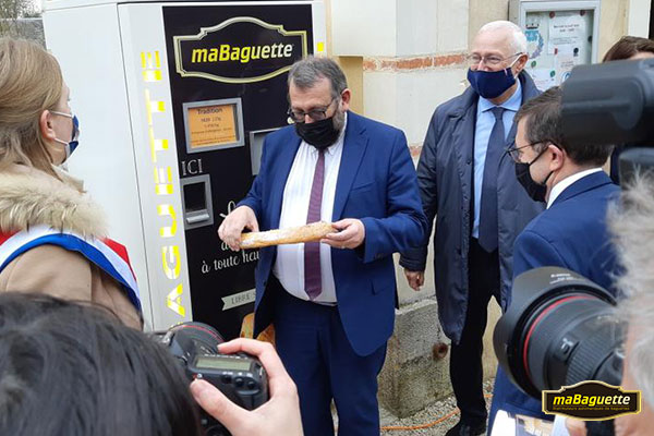 visite-secretaire-etat-distributeur-automatique-mabaguette Visite du secrétaire d'Etat distributeur automatique maBagette